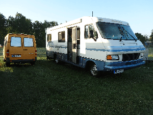 Lextra WoMo neben Sprinter